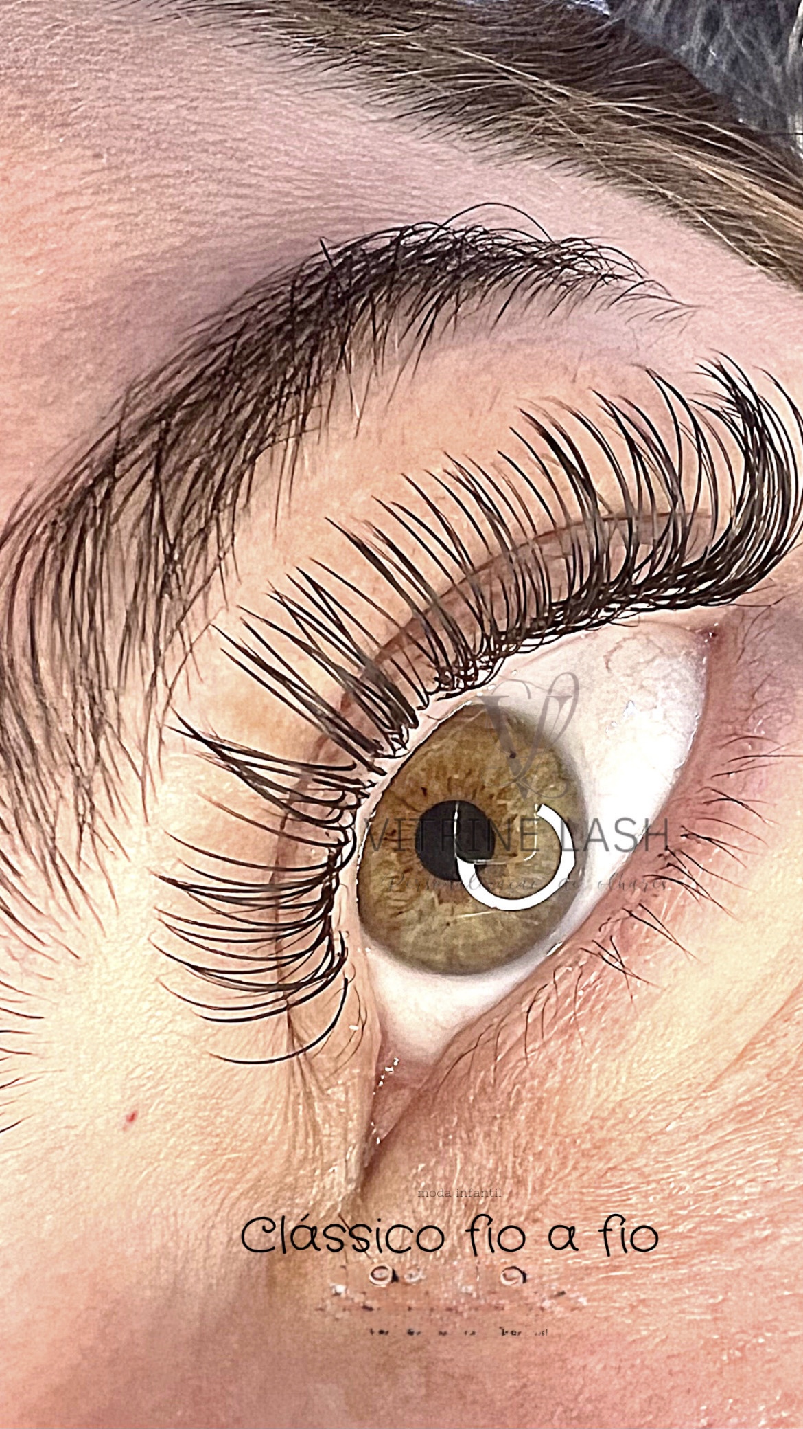 Aplicação de extensão clássico fio a fio do Studio Vitrine Lash